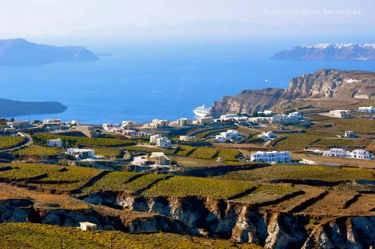 Private Tour: Great Wines and Famous Santorini Towns